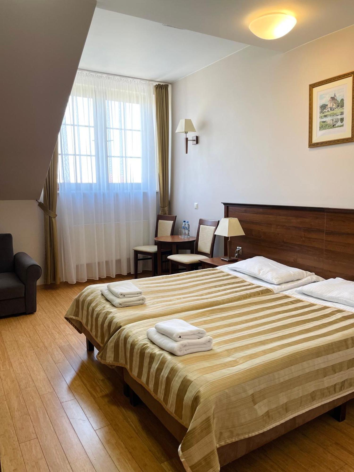 Hotel Kresowiak シェミャティチェ エクステリア 写真