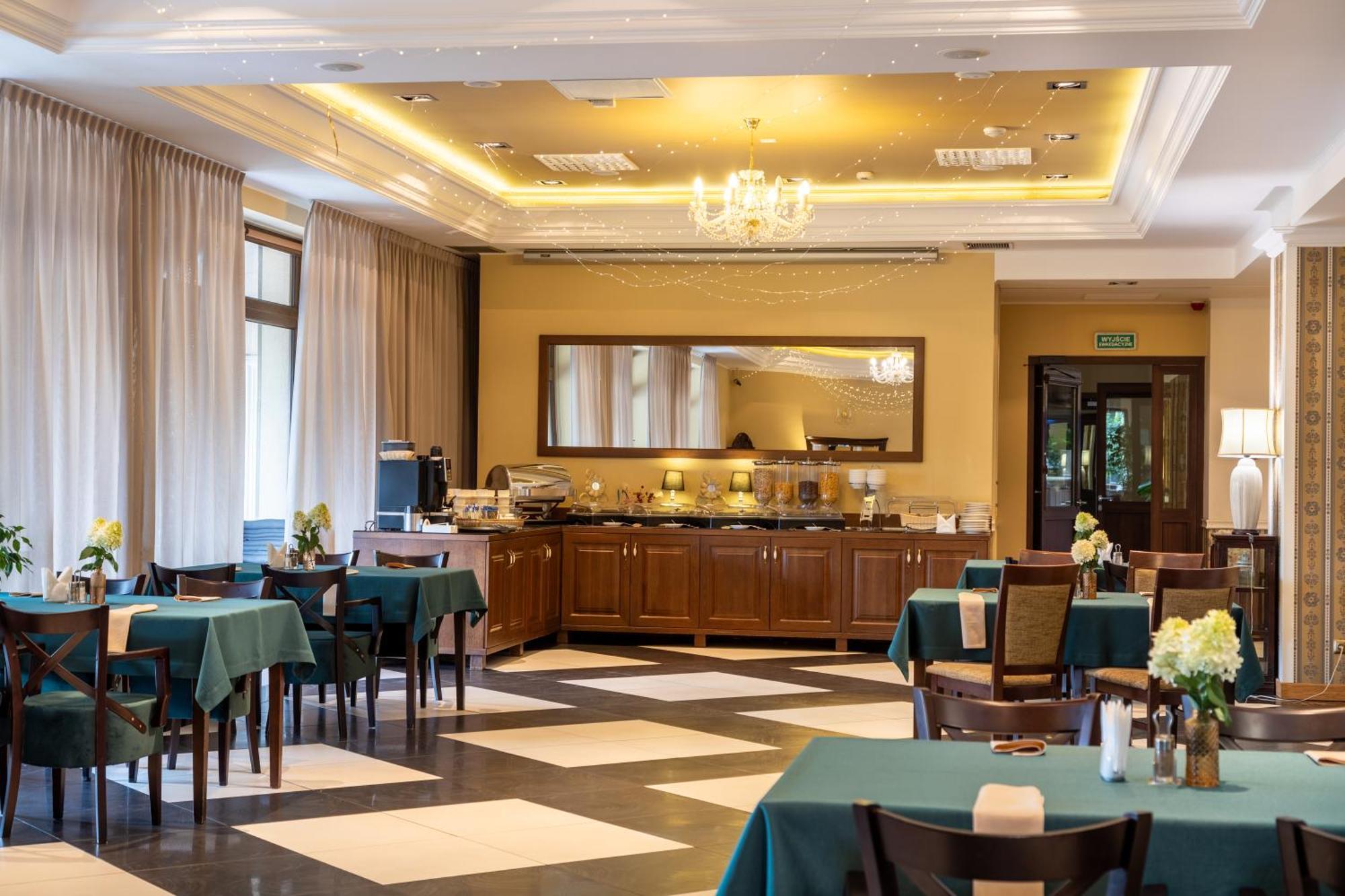 Hotel Kresowiak シェミャティチェ エクステリア 写真