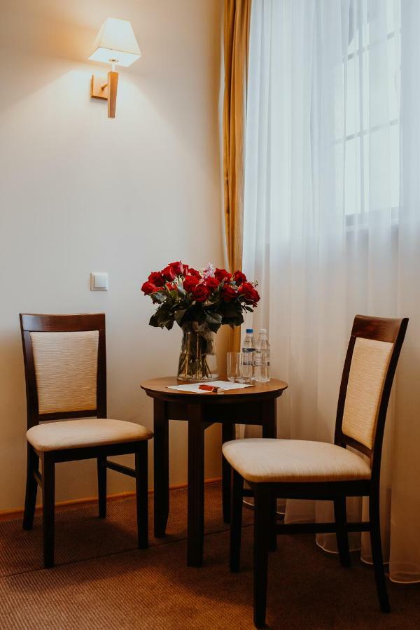 Hotel Kresowiak シェミャティチェ エクステリア 写真